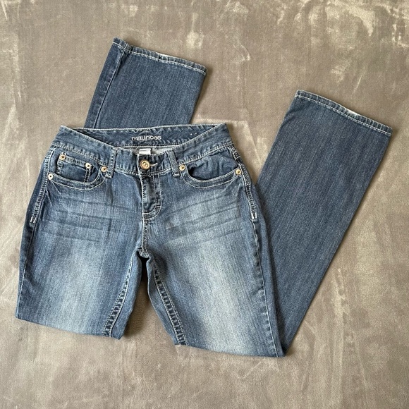Maurice’s Bootcut Curvy M Jeans! - Picture 1 of 9